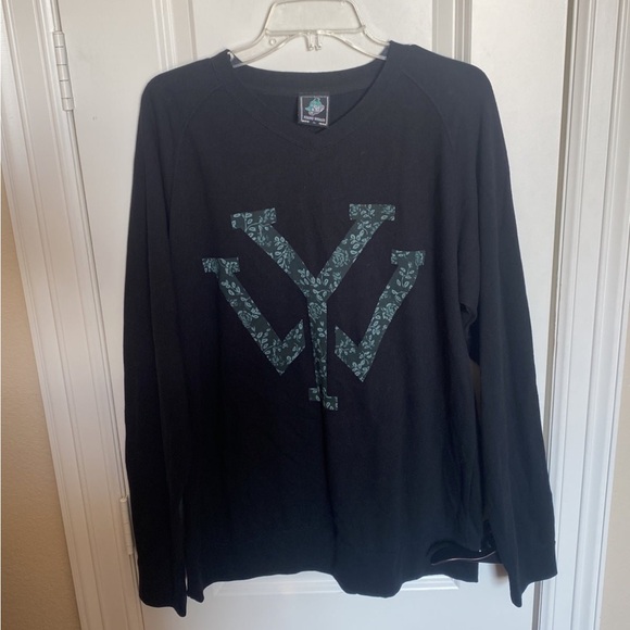 Young Whales Brand Sweatshirt size XL Victor Cruz New York Giants Retired Brand - Picture 3 of 6